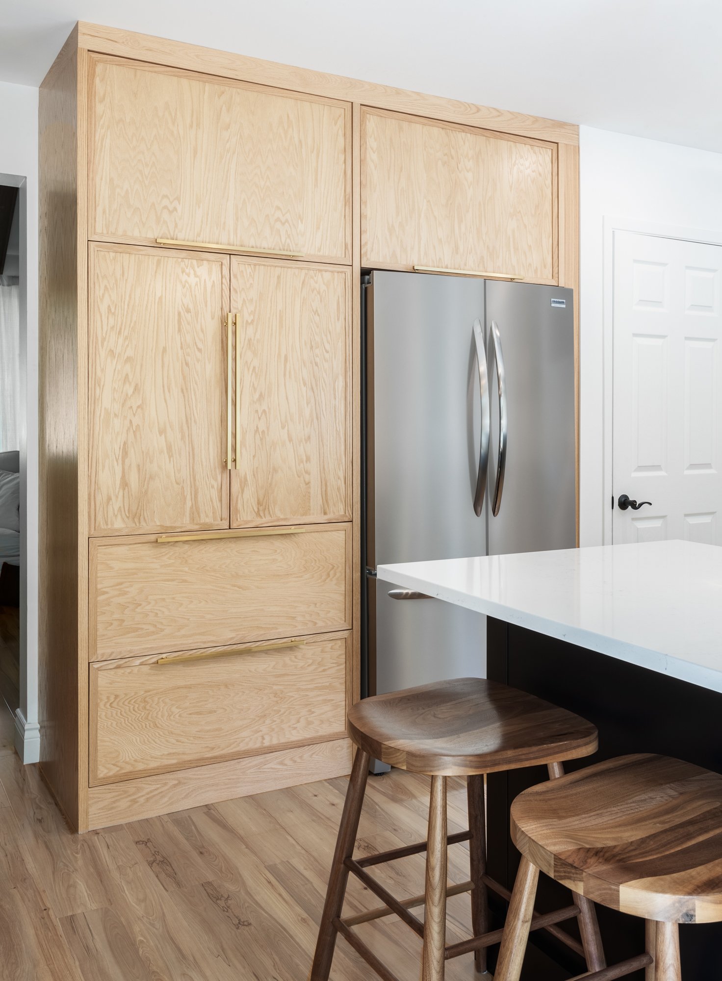 Melamine Vs. Natural Wood Cabinets